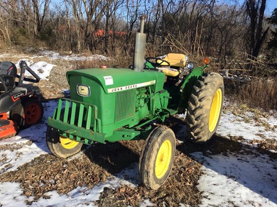 1969 John Deere 820-TR 2WD Utility Tractor
