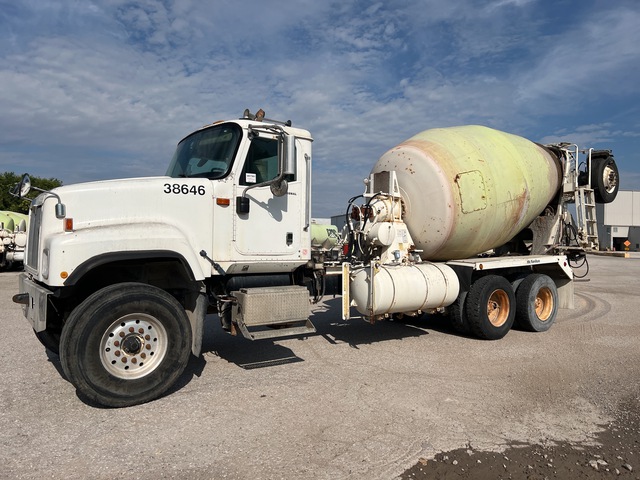 2005 International 5500i 8x4 Mixer Truck