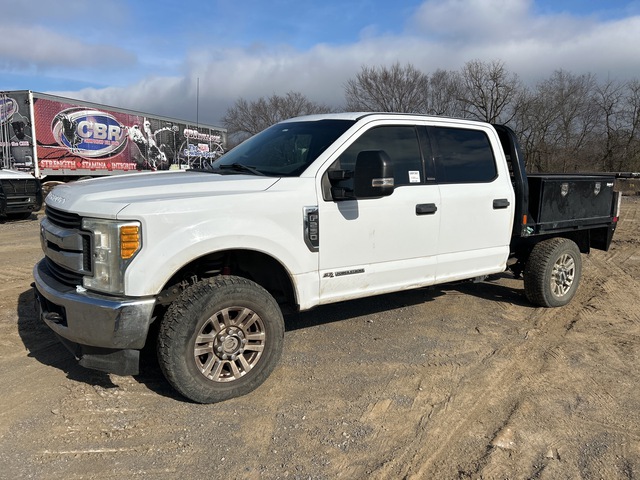 2017 Ford F-250 XLT 4x4 Crew Cab Flatbed Truck