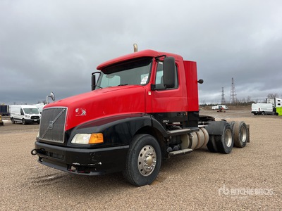 2001 Volvo VNL64T 6x4 T/A Dagcabine Trekker