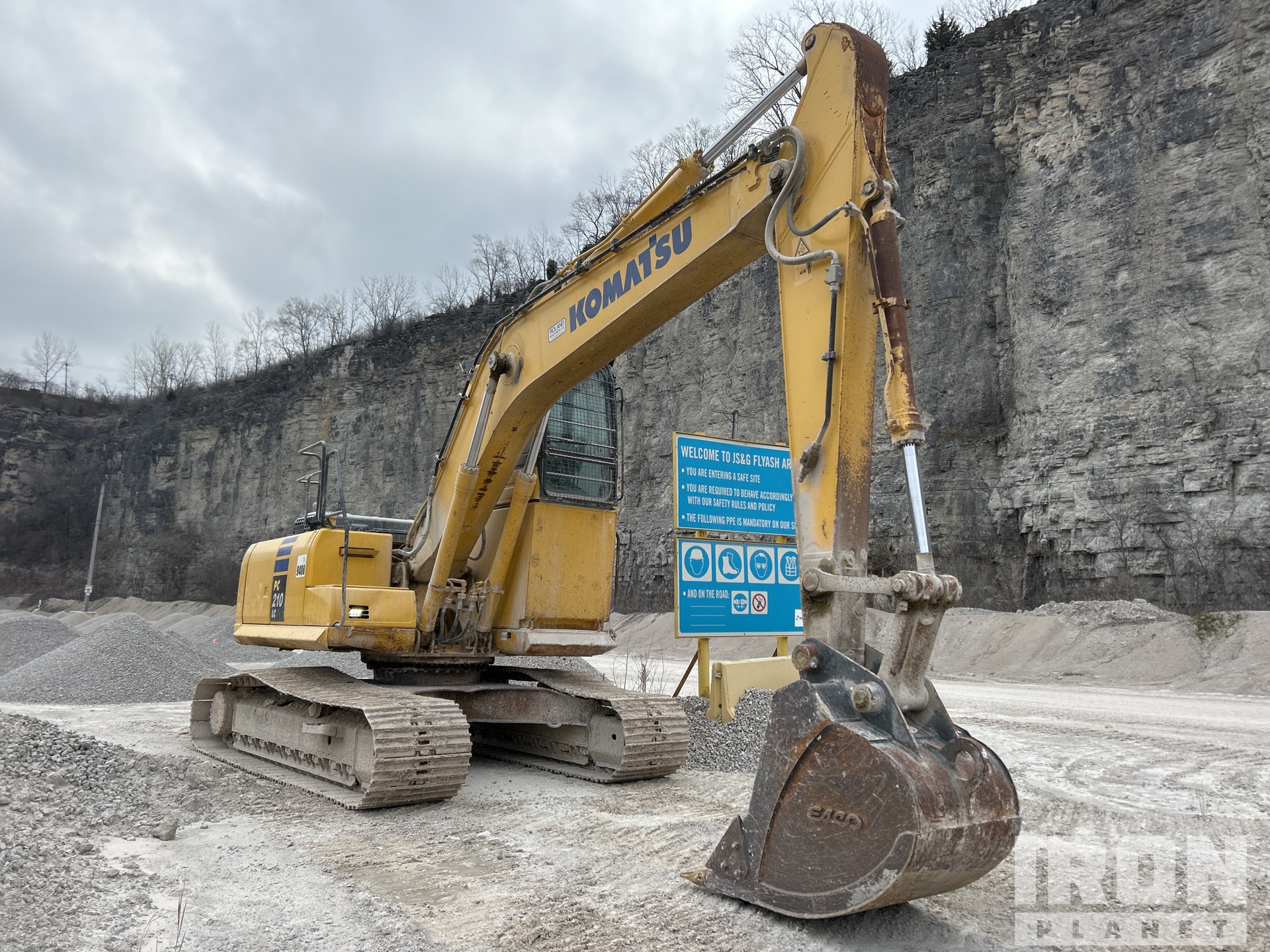 2013 Komatsu PC210LC-10 Tracked Excavator in Joliet