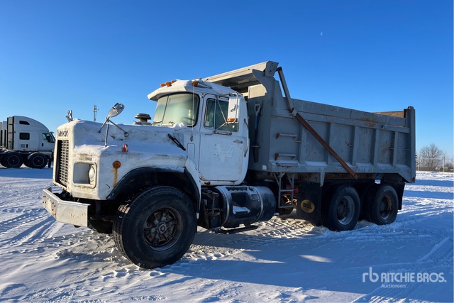 1992 Mack RB690S 6x4 T/A Dump Truck (Inoperable) | Ritchie Bros ...