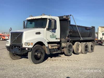 2002 Volvo VHD 10x4 ダンプトラック（4軸）