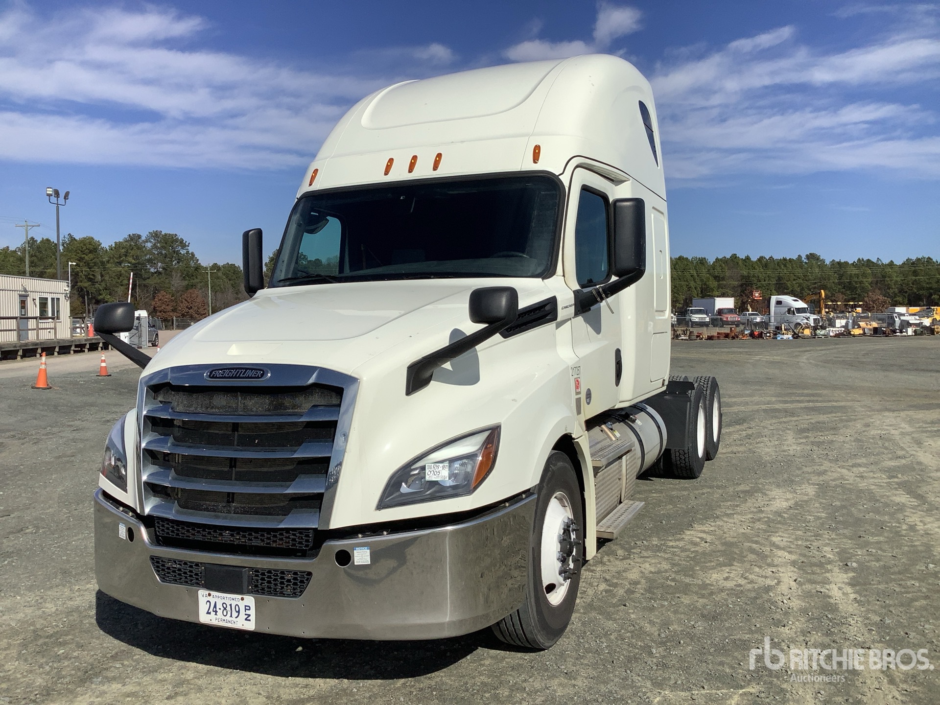 2019 Freightliner Cascadia 126 6x4 T/A Sleeper Truck Tractor