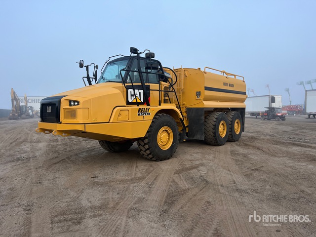 2020 Cat 725C2 5000 gal 6x6 Camion de agua articulado | Ritchie Bros ...
