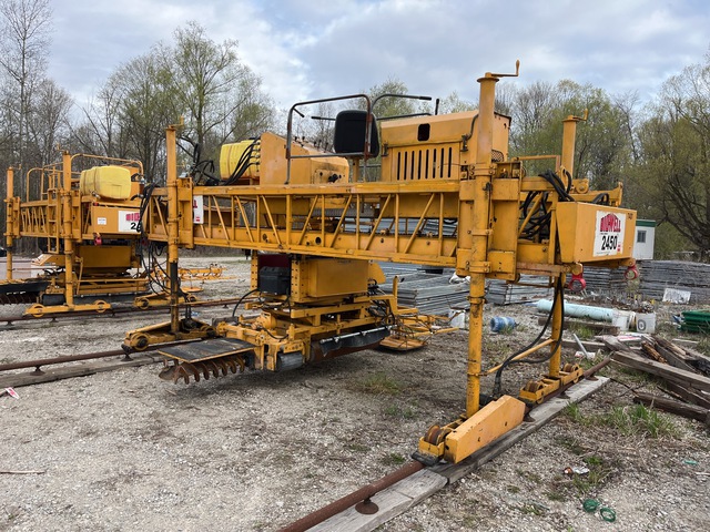2005 Bid-Well 2450 Bridge Deck Finisher