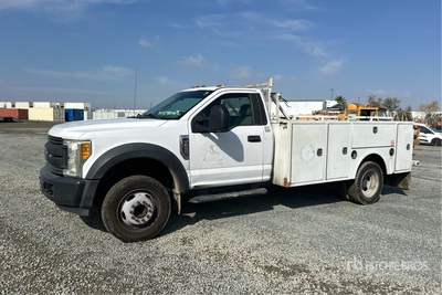 2017 Ford F-450 XL 4x2 Utility Truck