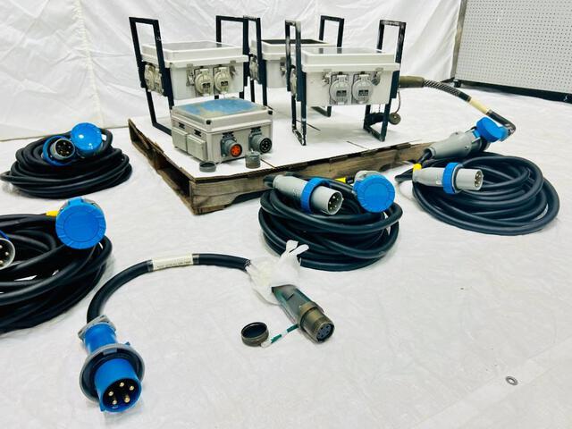 Qty. (4) DRASH Feed Through Power Distri Spider Boxes with Cords & Adapters Qty. (4) DRASH Feed Through Power Distri Spider Boxes with Cords & Adapters