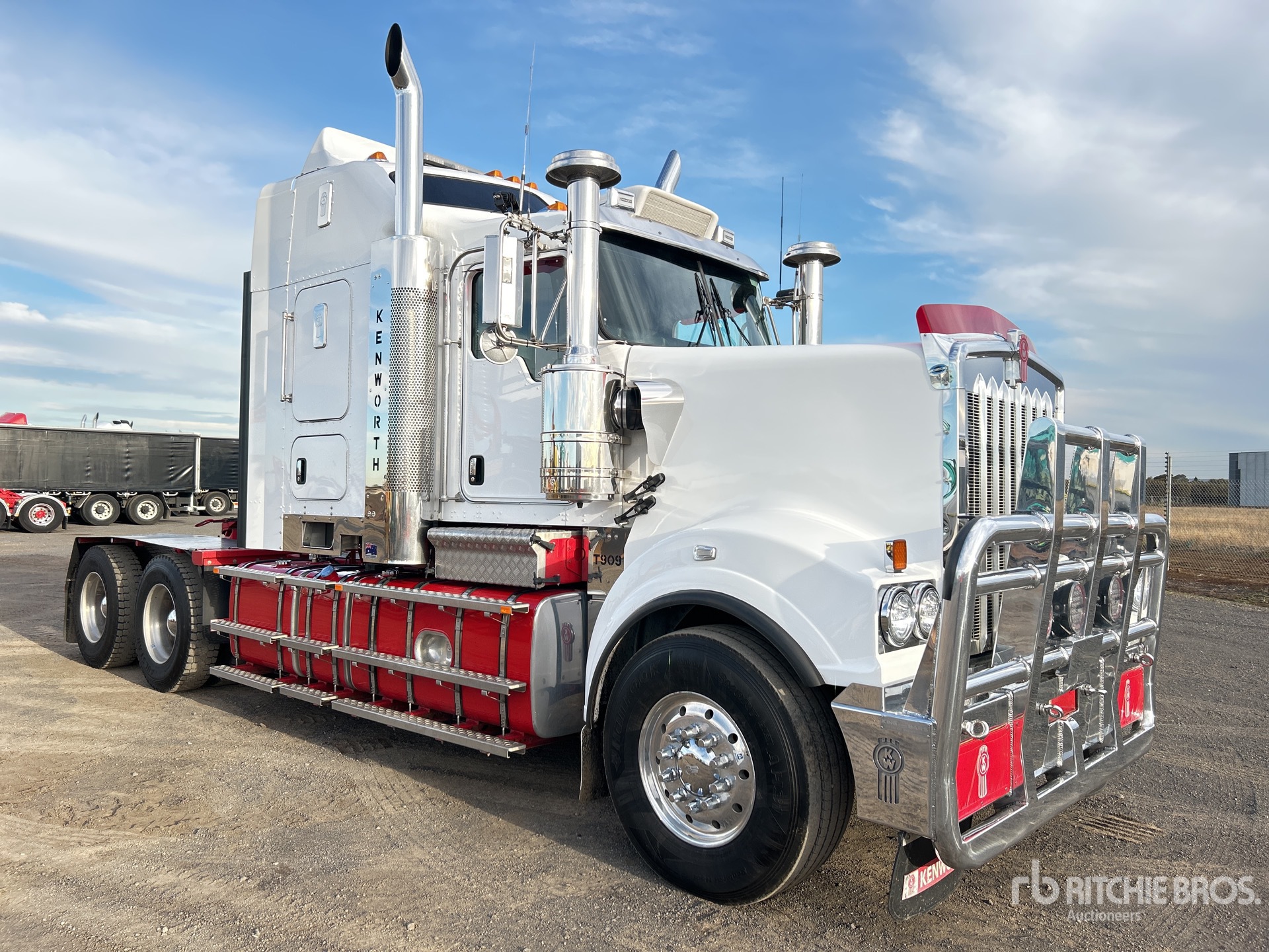 2022 Kenworth T909 6x4 Sleeper Prime Mover