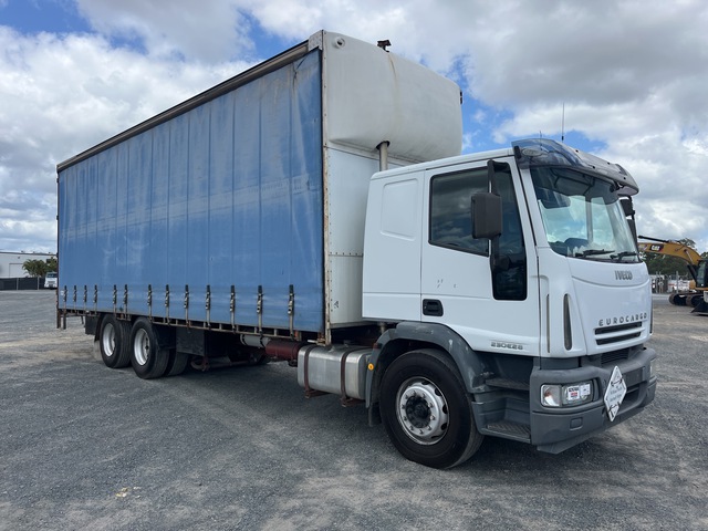 2005 Iveco Eurocargo 230e28 6x2 Tautliner Truck 2005 Iveco Eurocargo 230e28 6x2 Tautliner Truck