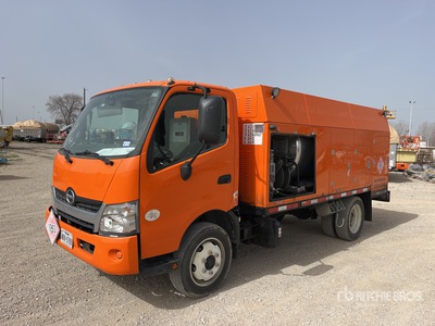 2020 Hino 195 1200 gal 4x2 Camion-citerne