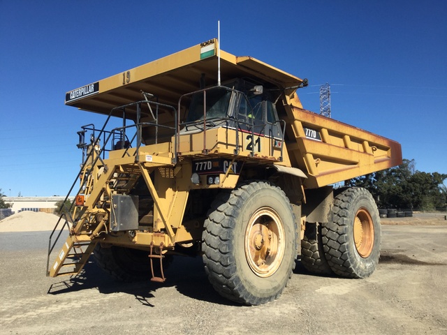 2000 Cat 777D Off-Road End Dump Truck
