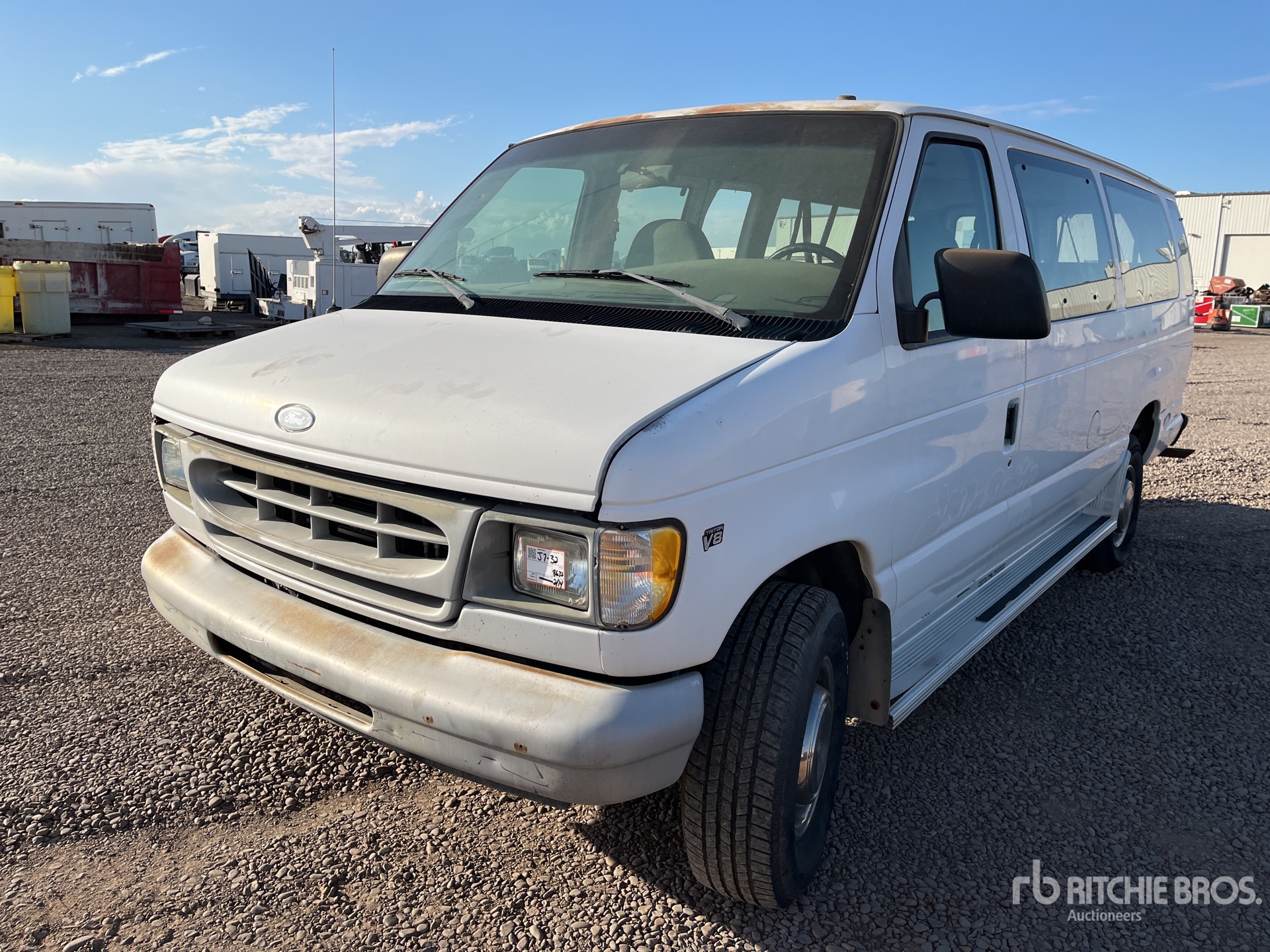 1998 Ford E-350 16 Van osobowy (Inoperable)