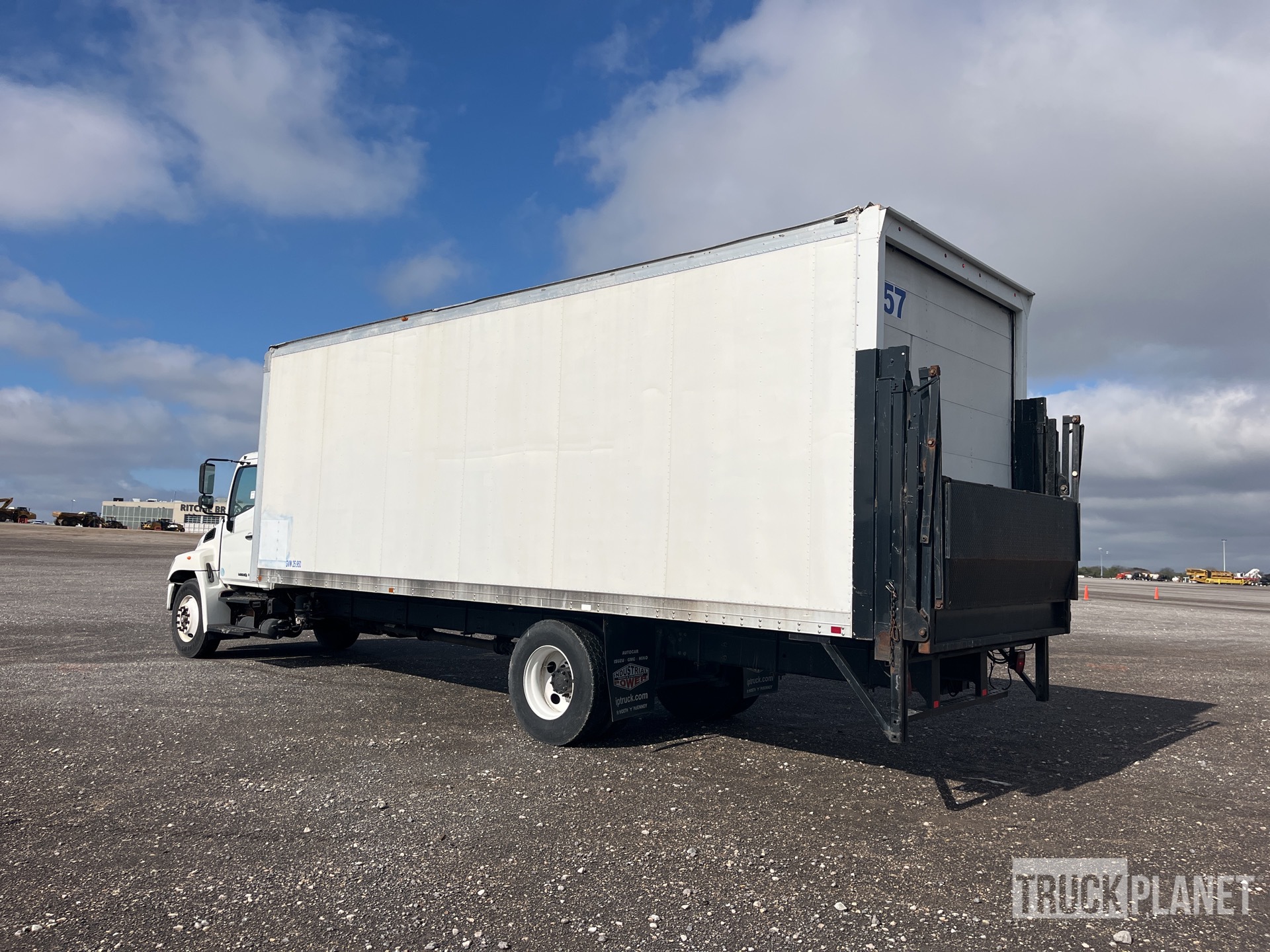 LOALOA 2010 Hino 268 4x2 Van Truck in Lake Worth, Texas, United