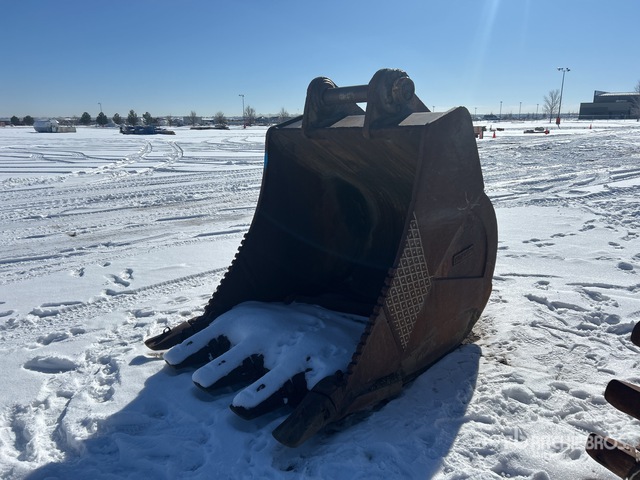 21.5 in Excavator Bucket | Ritchie Bros. Auctioneers