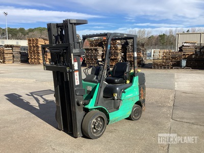 2018 Mitsubishi FGC33N4-LE 6200 lb Cushion Tire رافعة شوكية