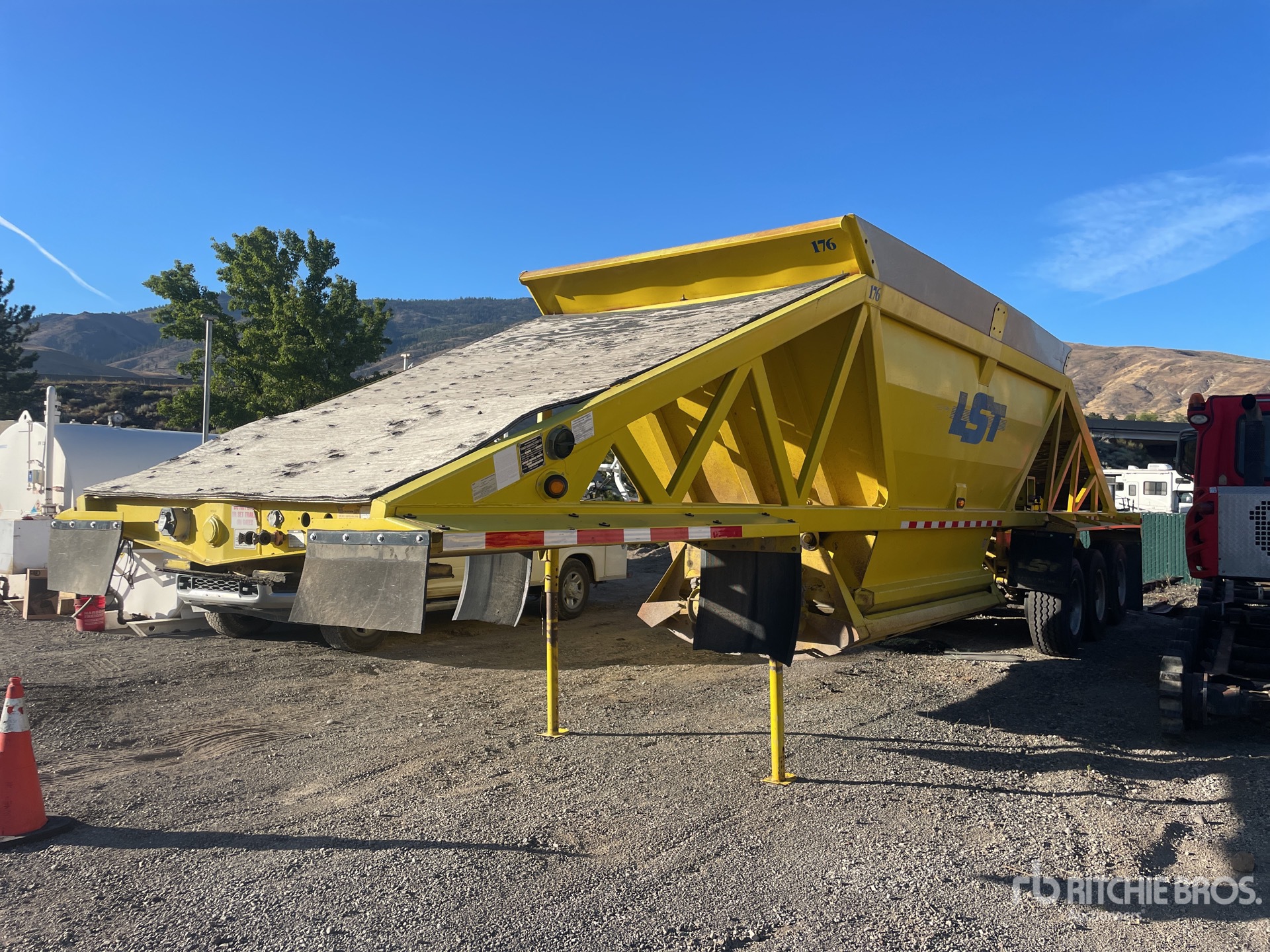 2007 Ranco Tri/A Lead Belly Dump Trailer