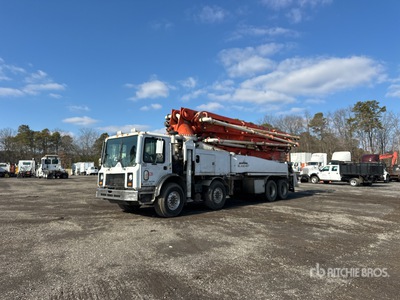 2004 Putzmeister M477 47 m on 2005 Mack MR688S 8x4 Concrete Pump Truck