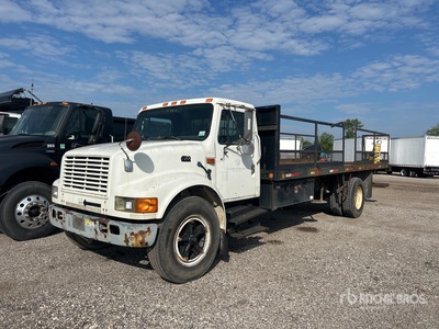 1995 International 4700 4x2 Ciężarówka z płaską platformą