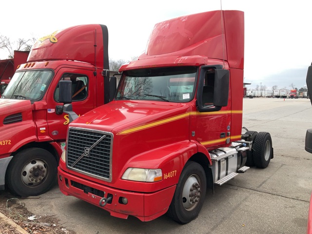 2016 Volvo VNM42T 4x2 S/A Day Cab Truck Tractor (Inoperable) 2016 Volvo VNM42T 4x2 S/A Day Cab Truck Tractor (Inoperable)