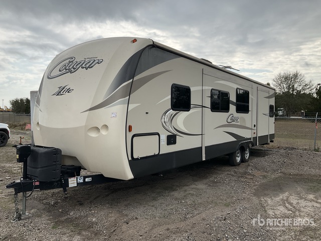2017 Keystone RV Lite 31 ft T/A Travel Trailer | Ritchie Bros. Auctioneers