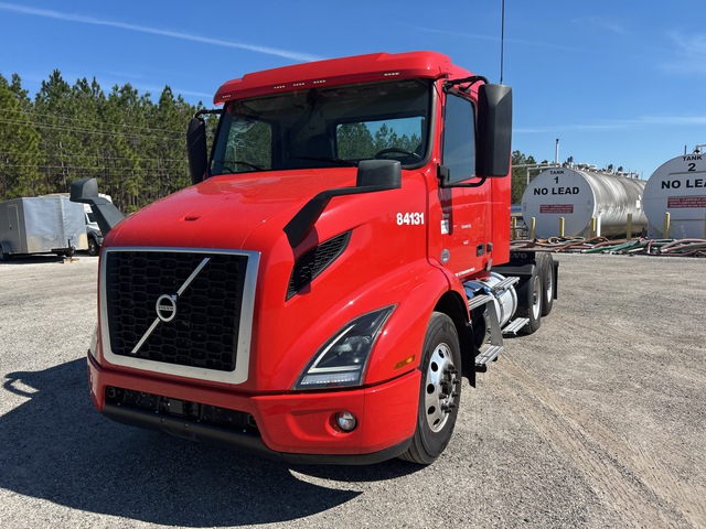 2021 Volvo VNR 6x2 T/A Day Cab Truck Tractor