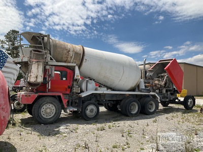 2004 Oshkosh 10x6 Front Discharge Mixer Truck