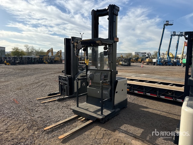 2015 Crown SP 3500 Series 1000 lb Order Picker | Ritchie Bros. Auctioneers
