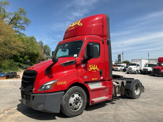 2020 Freightliner CA113 4x2 S/A Day Cab Truck Tractor 2020 Freightliner CA113 4x2 S/A Day Cab Truck Tractor