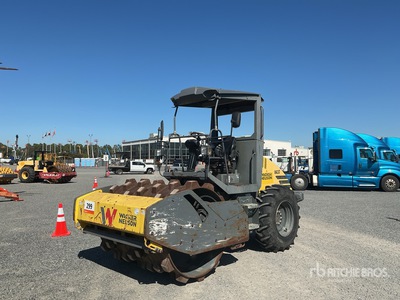 2016 Wacker Neuson RC70P Compacteur à tambour à pieds dameurs