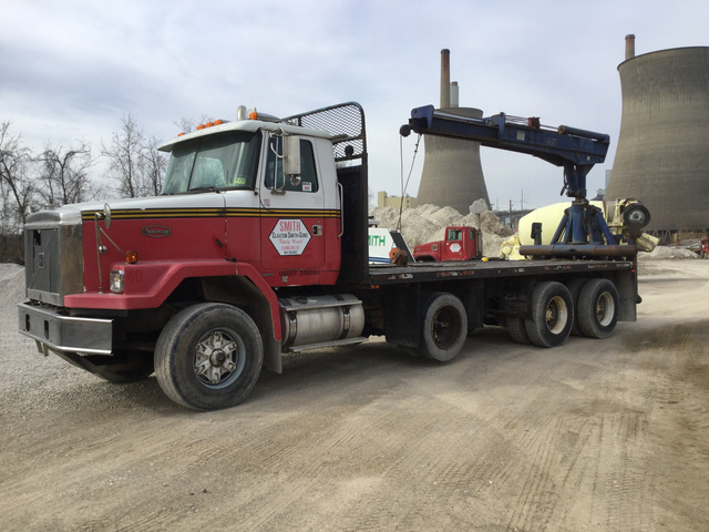 Steelmaster 5000-23C Straight Boom on 1998 Volvo ACL Tri/A Truck