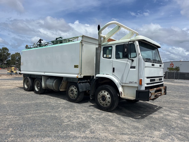 2004 Iveco ACCO 2350G 20880 L 8x4 Twin-Steer Water Truck