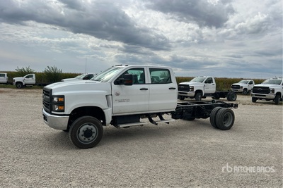 2023 Chevrolet Silverado 6500 4x4 Crew Cab を見 Cab and Chassis