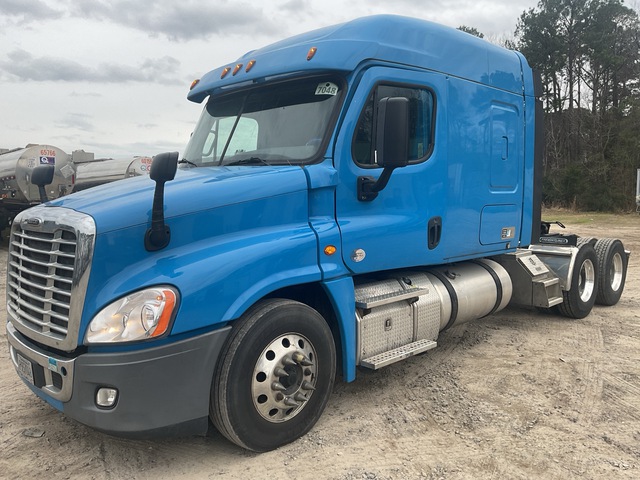 2018 Freightliner Cascadia 125 6x4 T/A Sleeper Truck Tractor 2018 Freightliner Cascadia 125 6x4 T/A Sleeper Truck Tractor