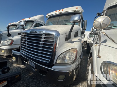 2014 Freightliner Cascadia 113 LNG 4x2 S/A Day Cab Truck Tractor