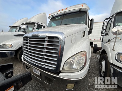 2014 Freightliner CASCADIA 113 LNG 4x2 2-Achs Sattelzugmaschine (Inoperable)