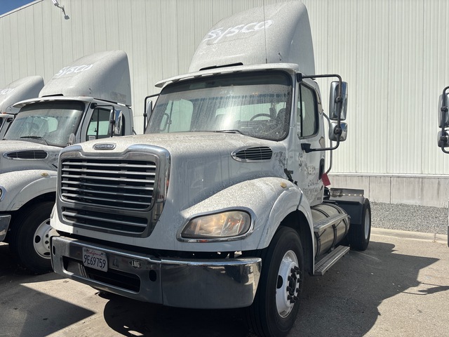 2012 Freightliner M2 LNG 4x2 S/A Day Cab Truck Tractor 2012 Freightliner M2 LNG 4x2 S/A Day Cab Truck Tractor