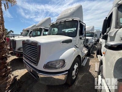2012 Freightliner M2 112 LNG 6x4 Cabeza Tractora Cabina Corta (Inoperable)