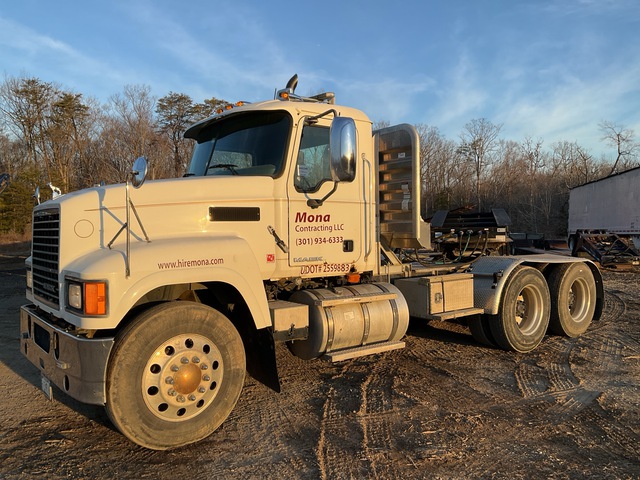2009 Mack CHU613 6x4 T/A Day Cab Truck Tractor 2009 Mack CHU613 6x4 T/A Day Cab Truck Tractor