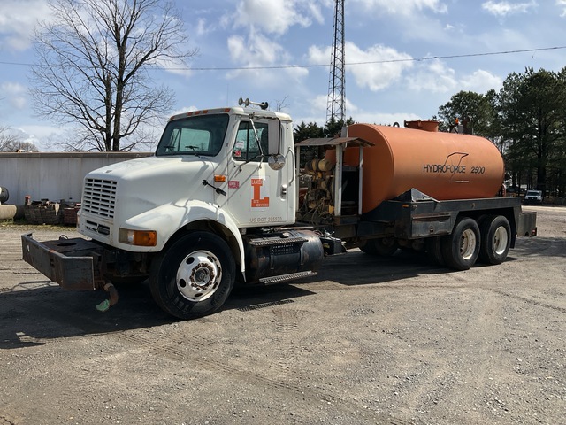 2002 International 8100 2500 gal 6x4 Water Truck