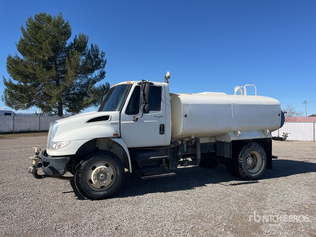 2012 International 4300 2000 gal 4x2 Water Truck | Ritchie Bros ...