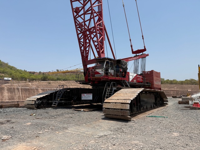1989 Liebherr LR1650 650 ton Lattice-Boom Crawler Crane