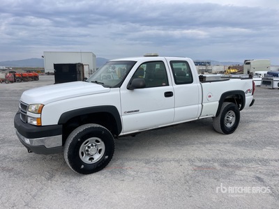 2005 Chevrolet SILVERADO 2500 4x4 Extended Cab Pickup