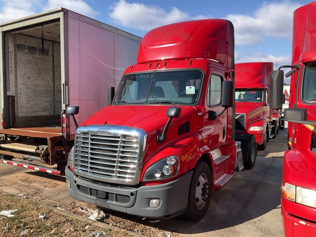 2018 Freightliner Cascadia 113 4x2 S/A Day Cab Truck Tractor (Inoperable) 2018 Freightliner Cascadia 113 4x2 S/A Day Cab Truck Tractor (Inoperable)