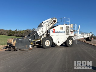 2013 Roadtec SB2500E Wheel Asphalt Transfer Machine in Oakwood ...