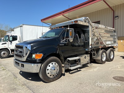2005 Ford F-750 XLT 6x2 T/A Dump Truck