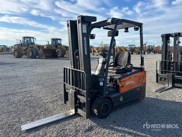 2020 Doosan B20T-7 3450 lb Electric Forklift | Ritchie Bros. Auctioneers