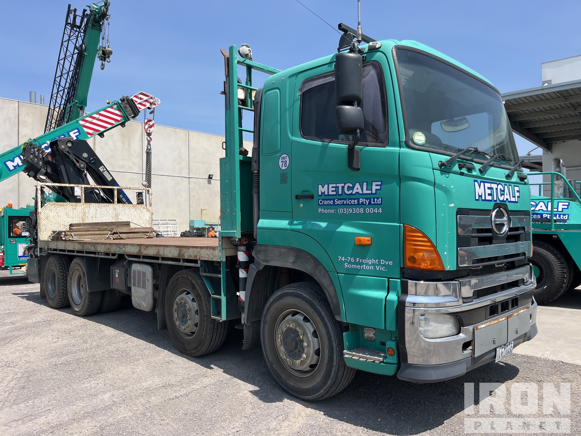 2015 Hino FY 700 Series 8x4 Twin-Steer w/ Hiab X-HiDuo 228 Knuckle Boom Flatbed Truck with Crane