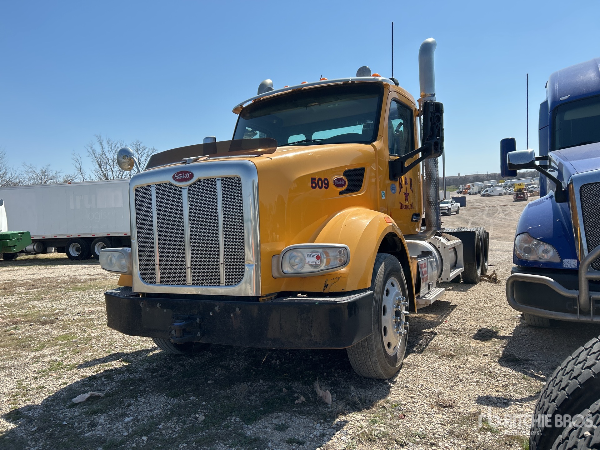 2015 Peterbilt 567 6x4 トラックトラクター（T/A） (Inoperable)