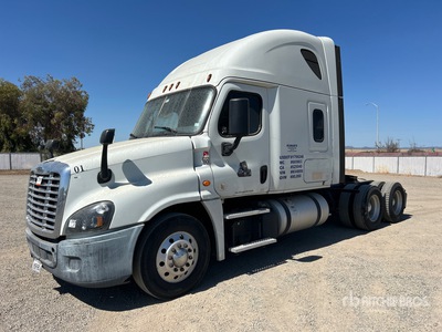2019 Freightliner Cascadia 125 6x4 Sleeper Truck Tractor
